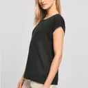 T-Shirt mit umgeschlagenen Ärmeln - Bild 1