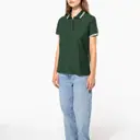 Polo mit kurzen Ärmeln und kontrastierenden Biesen - Bild 5