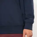 Sweatshirt mit kontrastierender Kapuze und Muster - Bild 5