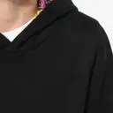 Sweatshirt mit kontrastierender Kapuze und Muster - Bild 9