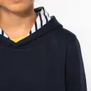 Sweatshirt mit kontrastierender Kapuze und Muster - Bild 13