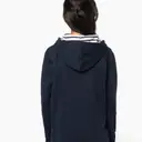 Sweatshirt mit kontrastierender Kapuze und Muster - Bild 3