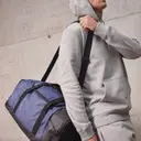 Recycelte Sporttas mit doppeltem Seitenfach - Bild 2