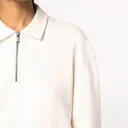 Nachhaltiger Sweatshirt mit Viertelreißverschluss und Polo-Kragen mit fallenden Schultern - Bild 8