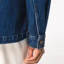 Ökologisch verantwortungsvolle Jeansjacke mit fallenden Schultern - Bild 9