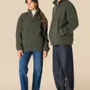 Sweatshirt 1/4 Zip mit fallenden Schultern aus Sherpa - Bild 2