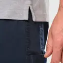 Polo mit Druckknopfkragen und kurzen Ärmeln - Bild 8