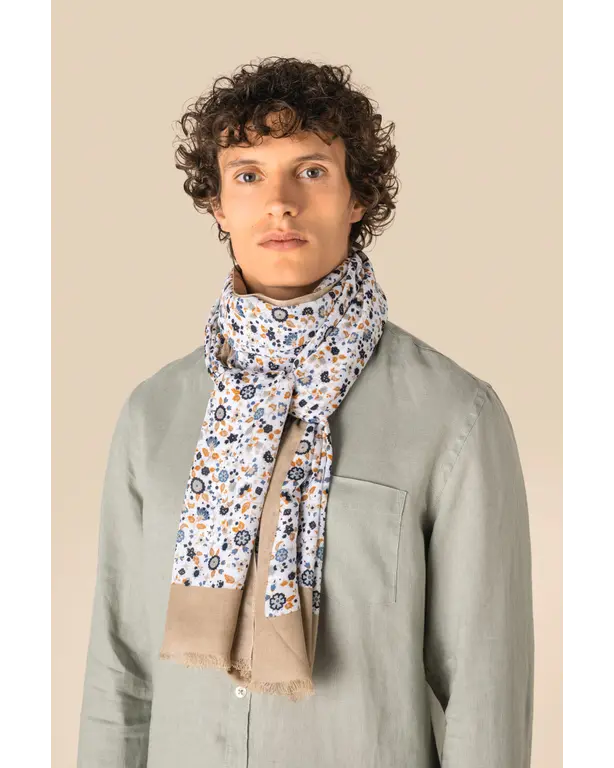 Schal mit Blumenmuster